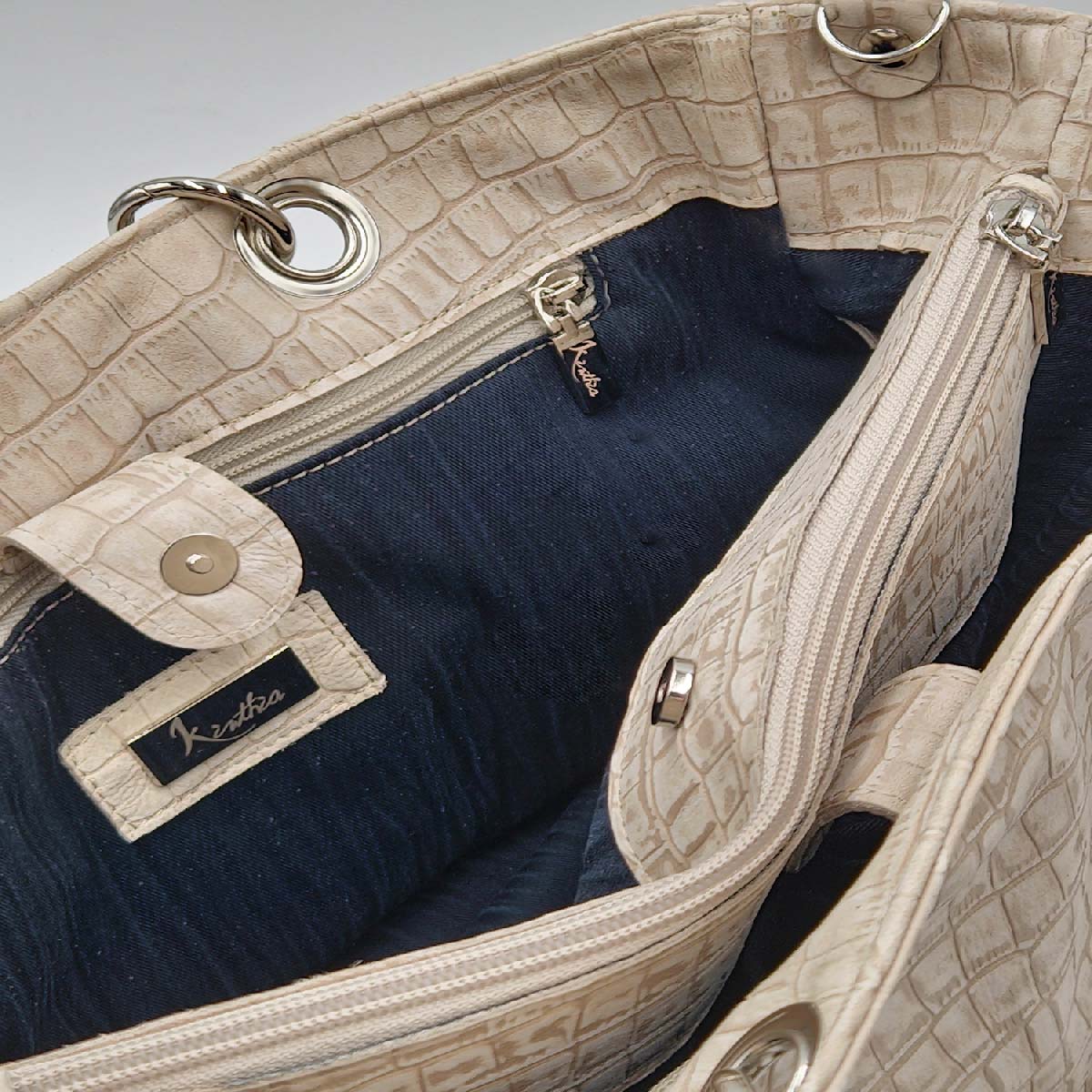 Borsa Kali – Vitello Stampa Coccodrillo Beige Velour con Manici Bamboo | Kinthia Bag
