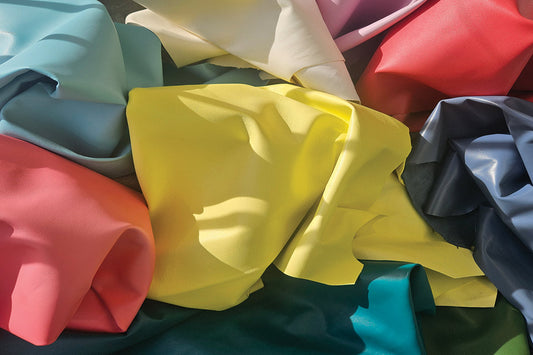 Pelli di vitello italiane colorate pronte per la lavorazione artigianale