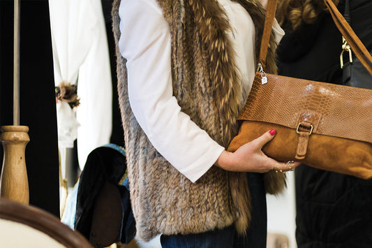 Borsa in pelle stampa coccodrillo tan portata sottobraccio — pelli esotiche Kinthia Bag
