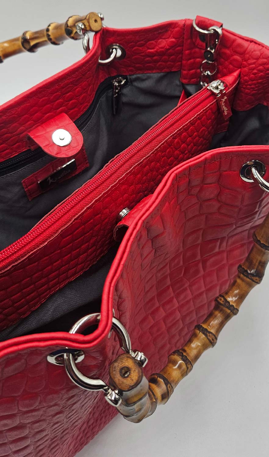 Borsa Kali – Vitello Stampa Coccodrillo Rosso con Manici Bamboo | Kinthia Bag