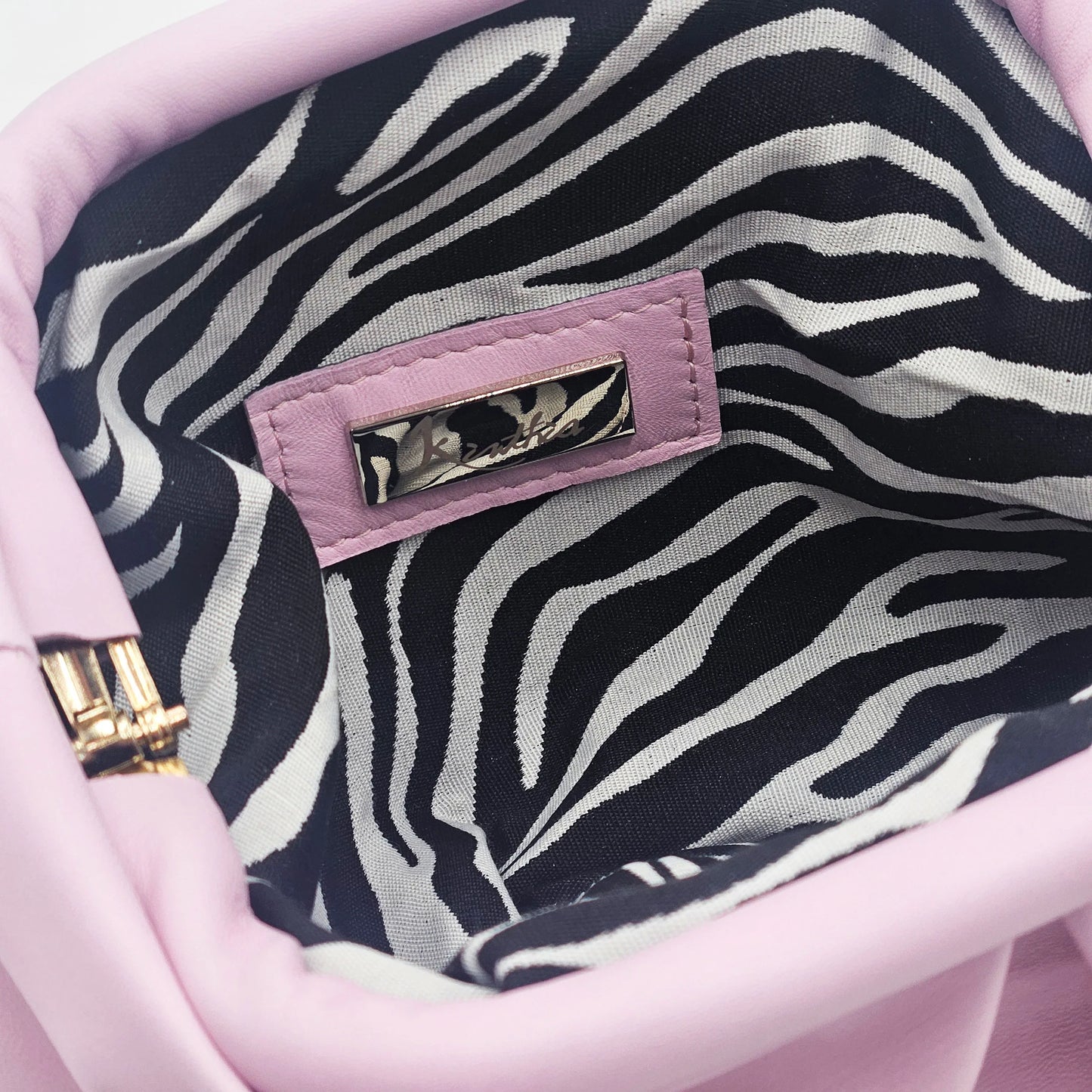 Borsa a Tracolla Pochette in Pelle Rosa Artigianale con Catena – Nuvola Mini | Kinthia