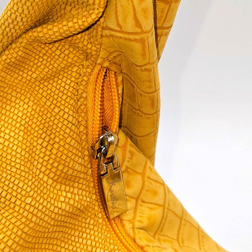 Borsa Aura – Manico a Nodo in Vitello Nabuk Ocra | Kinthia Bag