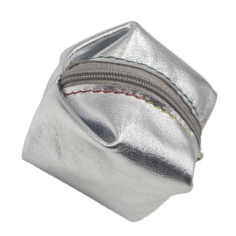 Borsellino Kinthia Cube argento laminato, vista laterale