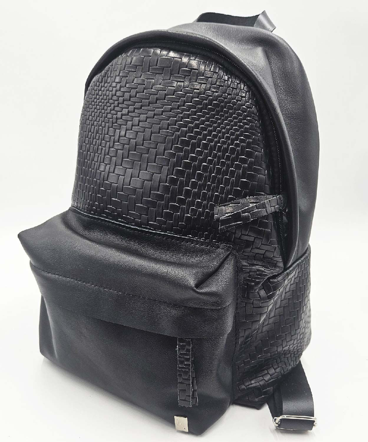 Zaino Daisy – Vitello Grana Naturale & Chèvre Laserato Intreccio Nero | Kinthia Bag